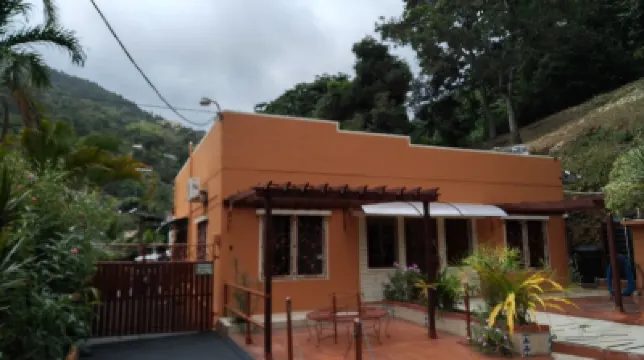 Peaceful 1 bedroom apartment minutes from Port of Spain and Carnival activities Hotels in 