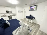 Adorable studio in downtown Cape Coral, FL ! 5 minutes from the beach !!