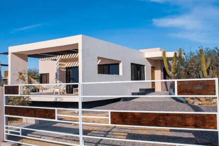 Contemporary house with pool near the beach Отели в г. Тодос-Сантос