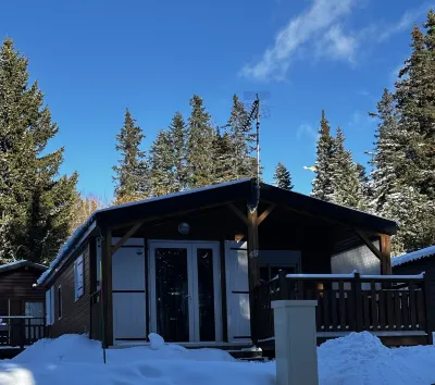 Charming individual chalet, very comfortable, located at the bottom of the ski slopes Отели рядом с достопримечательностью «Fouartes Sport Ski Set»