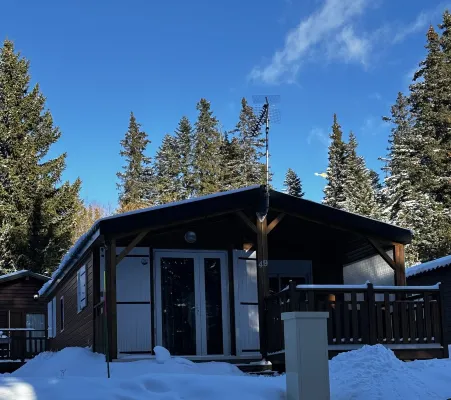 Charming individual chalet, very comfortable, located at the bottom of the ski slopes 샴루스 호텔