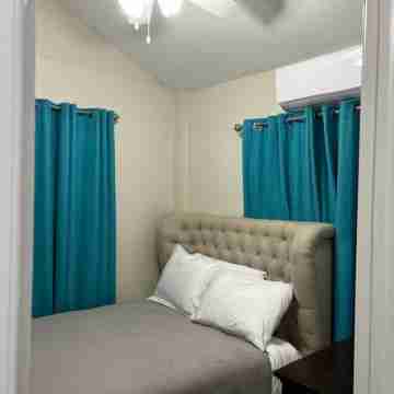 You won’t forget your time in this romantic Tiny House w/ pool. Gated & Keyless! Rooms