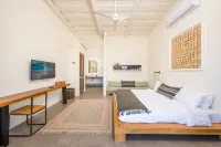Modern villa with amazing infinity swimming pool a few steps from Tamarindo