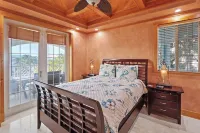 Fisherman Paradise, Dock, Pool , Ice Machine, Jacuzzi.