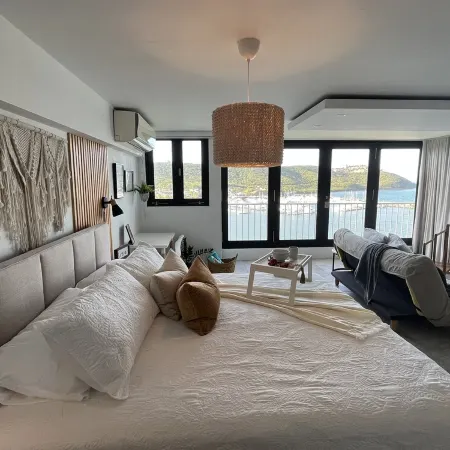 Couples Retreat Studio Ocean Front,300MB WiFi.  SuperHost!!