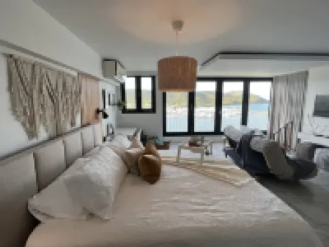 Couples Retreat Studio Ocean Front,300MB WiFi.  SuperHost!!