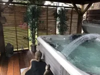 Pretty Wooden House with Jacuzzi, Air Conditioning, Heated Pool, Bicycles, Internet