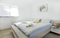 Lovely new apartment with terrace Aeneas 2