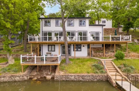 Modern Lake Front House Lake of the Ozarks 4 Bed 2 Bath Dock Boat Private MM44