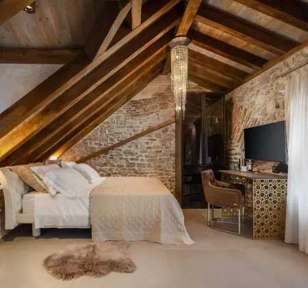 Luxury Rooms MA de Dominis Отели рядом с достопримечательностью «Old Split»