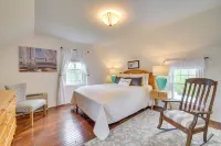 Rockland Home w/ Deck 5 Mins to Historic Downtown! - 3-Star