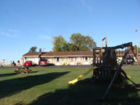 Lion Motel Hotels in Stormont, Dundas and Glengarry United Counties