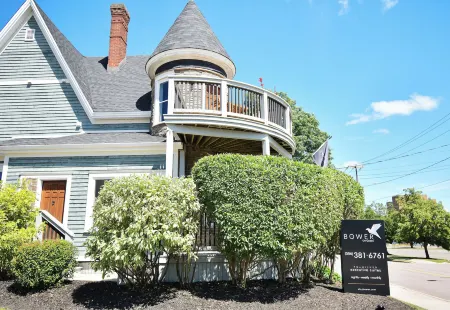 Château Queen by Bower Boutique Hotels Отели рядом со станцией Залізнична станція Монктон