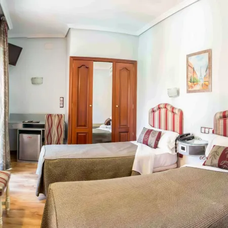 Hotel Tibur Отели рядом с достопримечательностью «Старый город»
