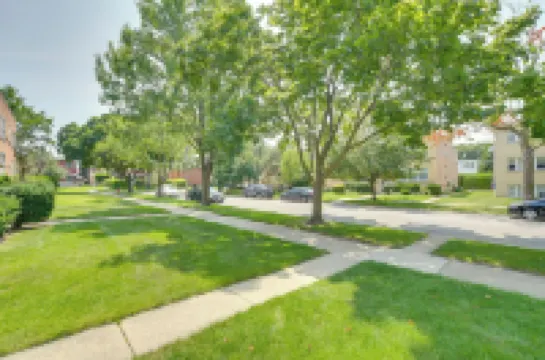 Convenient Skokie Condo - Walk to Train! Hotels in Skokie