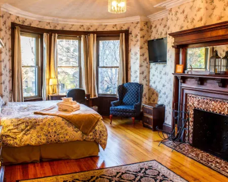 บีคอนอินน์ 1087 โรงแรมในBrookline