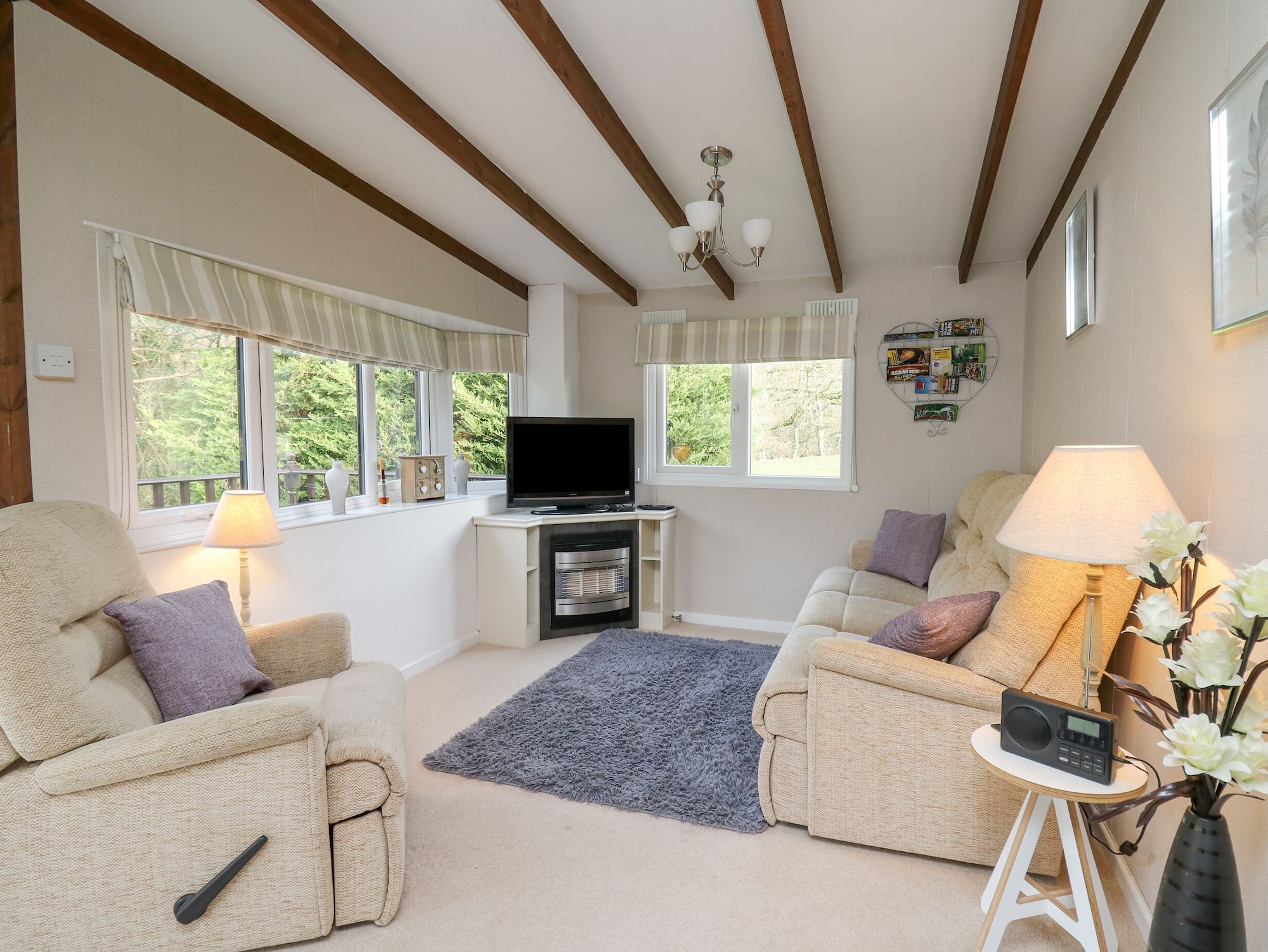 Riverside Rest Hotels in Treflys