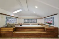 Rezone Health & Oxygen Hotel - Hot Tub