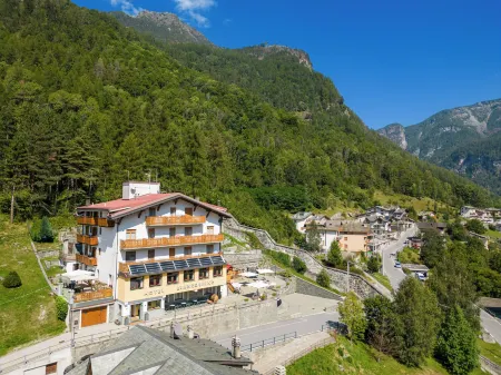 Hotel Biancospino Отели в г. Кьеза-ин-Вальмаленко