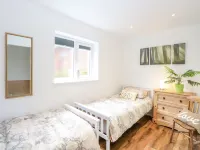 Walnut Shade Hotels in Bressingham