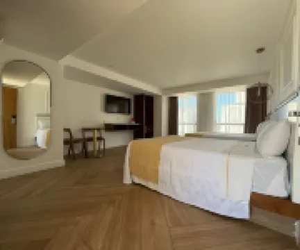 Six Hotel Guadalajara Degollado