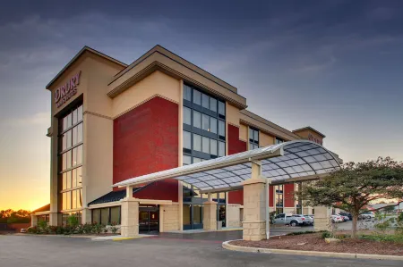 Drury Inn & Suites Evansville East Отели рядом с достопримечательностью «Истленд Молл»