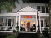 昂姆月河植物園旅館