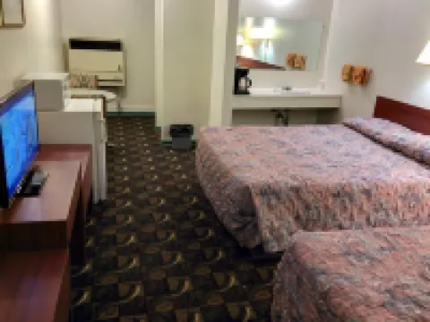 Shamrock Motel Hotels in Valleyview