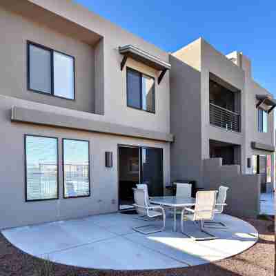 Townhouse at Canyon Tree Hotel Exterior