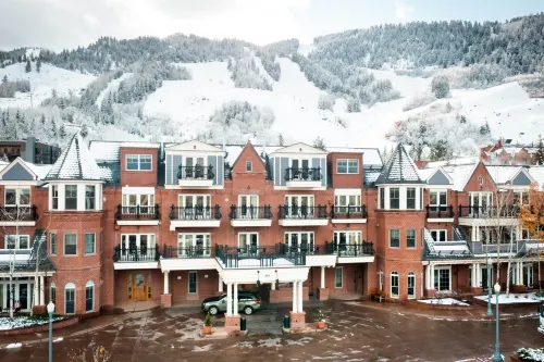 Aspen Mountain Residences, 2 Bedroom Luxury Residence Club Condo - bar