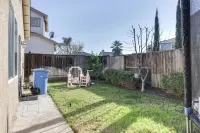Spacious Turlock Home ~ 1 Mi to University! - Homestays