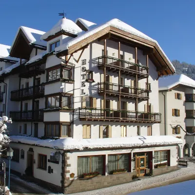 Hotel Dolomiti Madonna Hotels near Museum Gherdëina