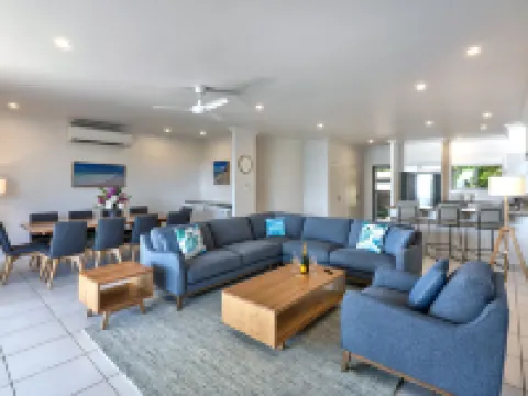 Blue Water Views 16 - 3 Bedroom Penthouse with Ocean Views Hotels in Hamilton Island