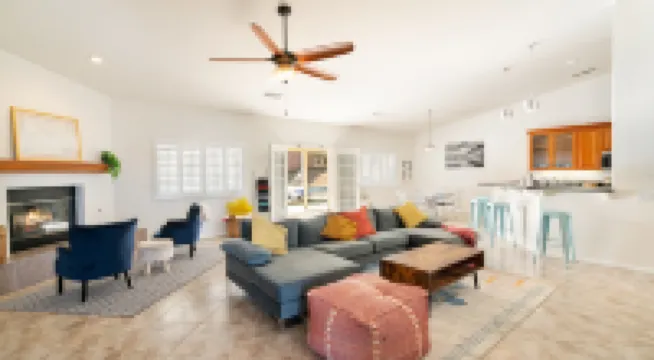 Hillside Desert House - Hot Tub, Fire Pit and BBQ! 3 Bedroom Home by RedAwning