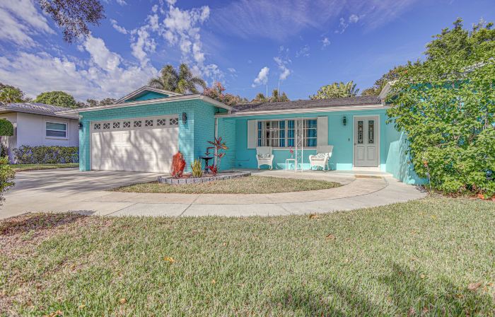 Largo Family Oasis Private Pool and Hot Tub!