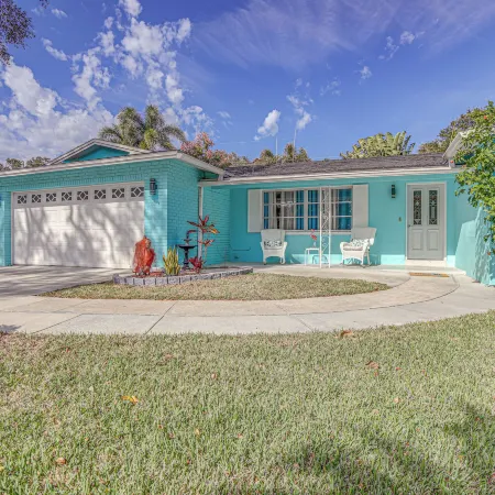 Largo Family Oasis Private Pool and Hot Tub!