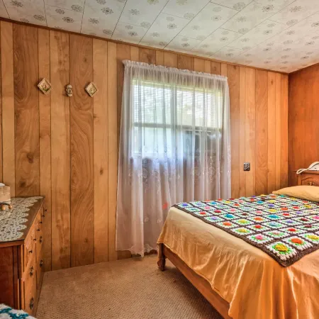Bright Springer House w/ Hammock & Orchard Views!