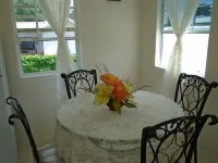 Beautiful Two Storey Apartment.  3 bedrooms, sleeps 4. Hotels in Prospect