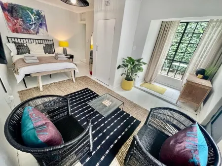 Artsy oasis in chilled Parkhurst - Johannesburg, South Africa Отели рядом с достопримечательностью «Йоханнесбург Зу»
