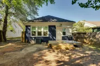 Walkable Tyler House w/ Deck: 1/2 Mi to Downtown! - Kitchenette