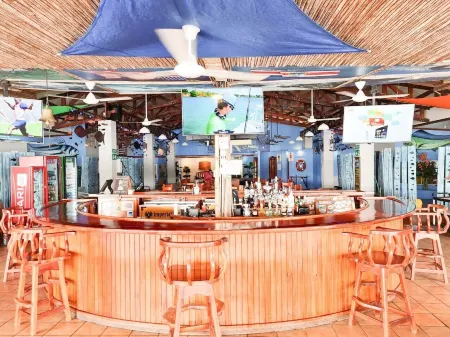 Fish Hook Marina Hotel