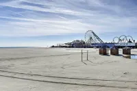Family-Friendly Wildwood Townhome about 3 Mi to Beach - spa