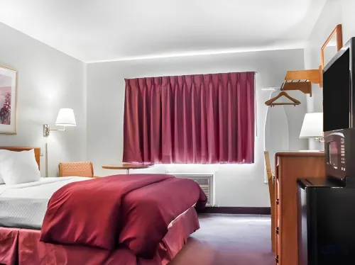 Econo Lodge Hotels in Groton