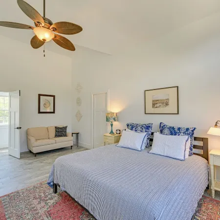 Distinctive Hamptons Home w/ Pool Near Bay, Ocean