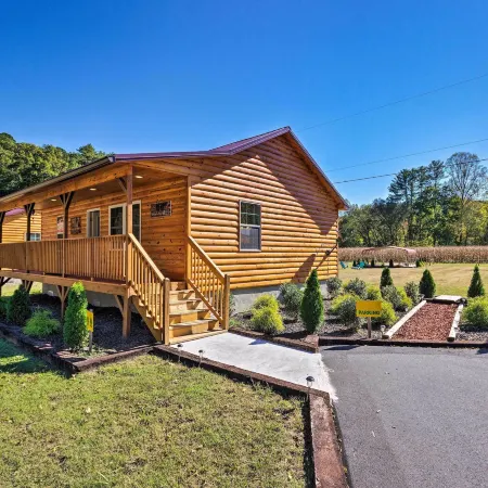 5 Mi to Dtwn: Bryson City Cabin w/ Resort Perks!