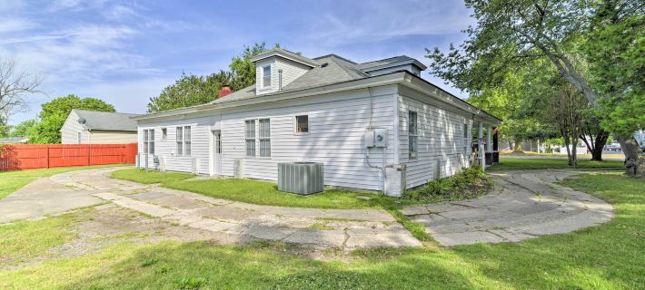 Hampton Sanctuary w/ Fire Pit & Fenced Yard! Hotels in Hampton