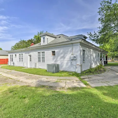 Hampton Sanctuary w/ Fire Pit & Fenced Yard!