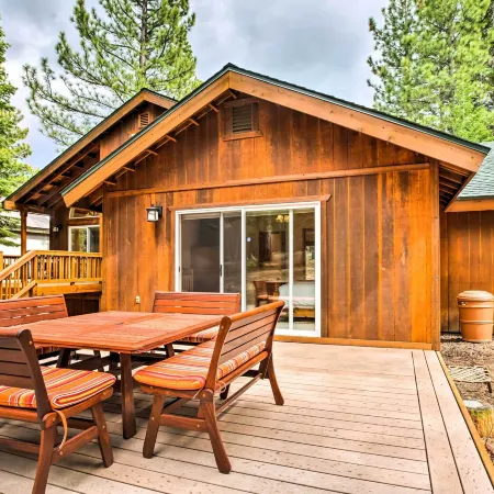 Hot Tub Access, Near Skiing Tahoe Donner Cabin