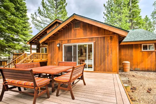 Hot Tub Access, Near Skiing Tahoe Donner Cabin