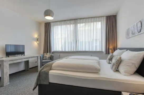 Hotel Carlton Hotels near St. Reinold's Church